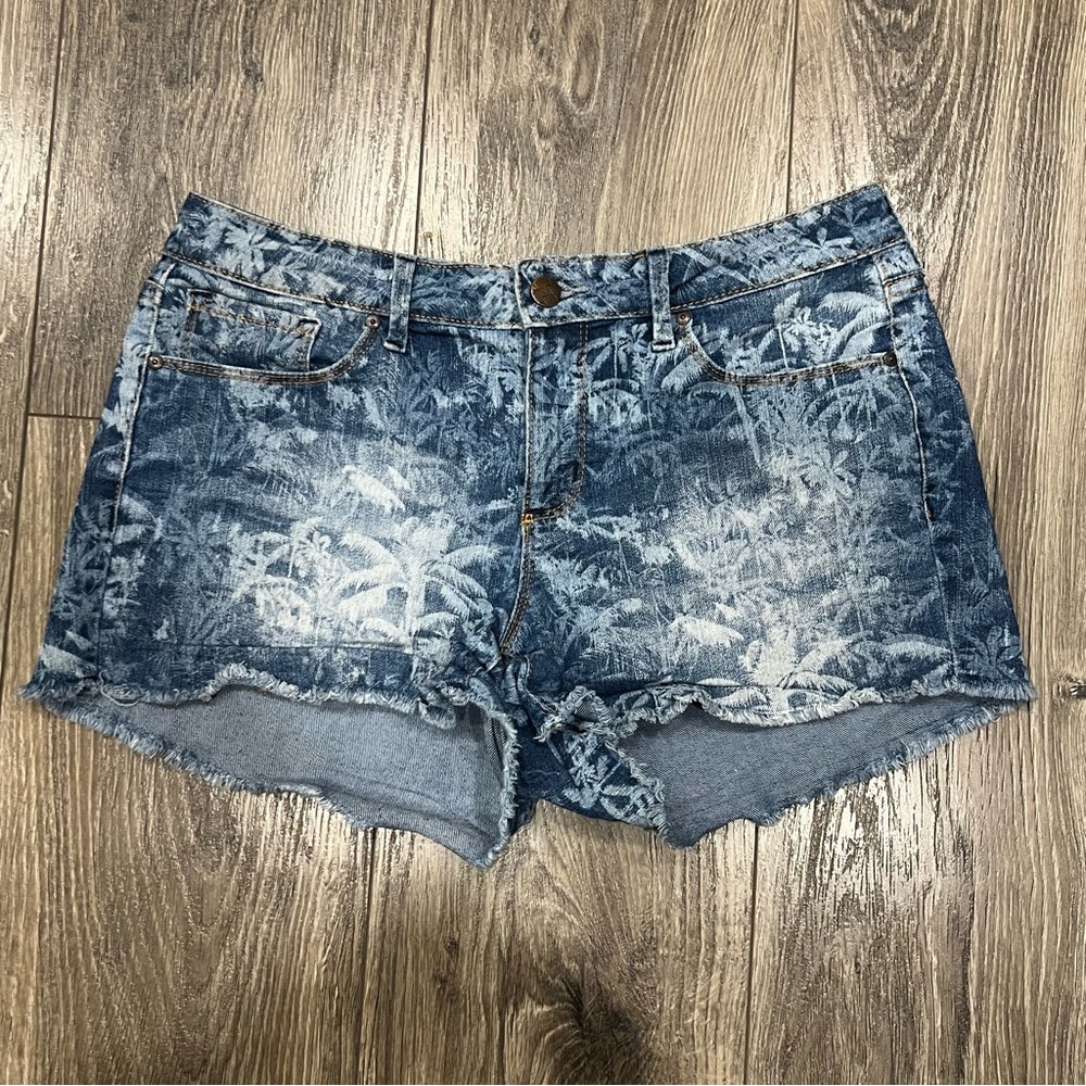 🌸 3/$30 Jessica Simpson palm tree printed light wash denim shorts
